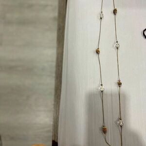 Necklace silver and crystal clear it’s used